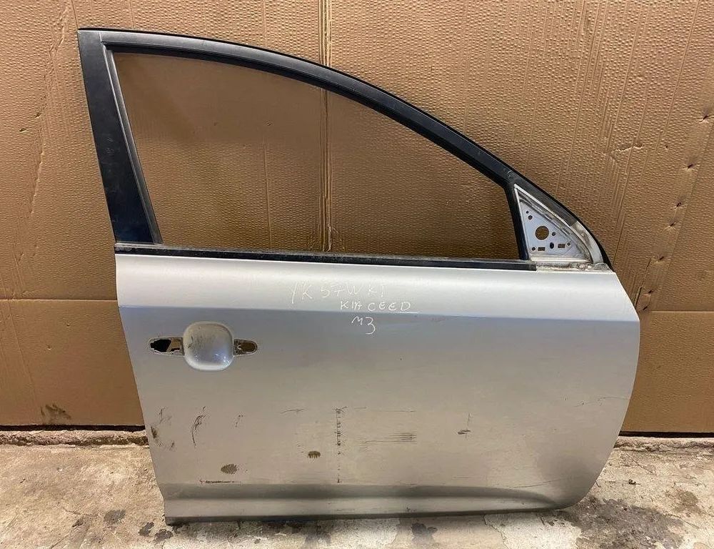 KIA Cee'd 1 generation (2007-2012) Front Right Door 31825929