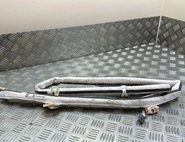 OPEL Astra K (2015-2021) Pravý strešný airbag SRS 13393369 31829459