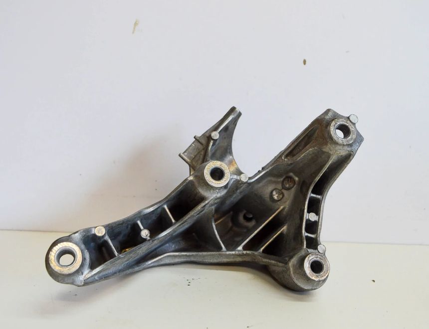 AUDI A4 B9/8W (2015-2024) Left Side Engine Bracket 4M0199307AD 12059170