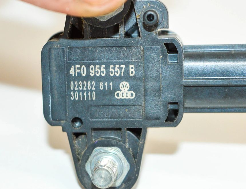 AUDI A6 C6/4F (2004-2011) Боковой датчик удара правый 4F0955557B 12071883