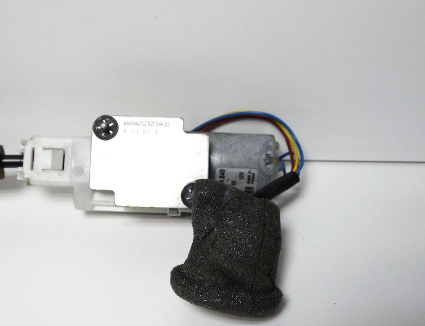 AUDI A8 D3/4E (2002-2010) Ľavý predný bezpečnostný pás 4E2857705 2553311