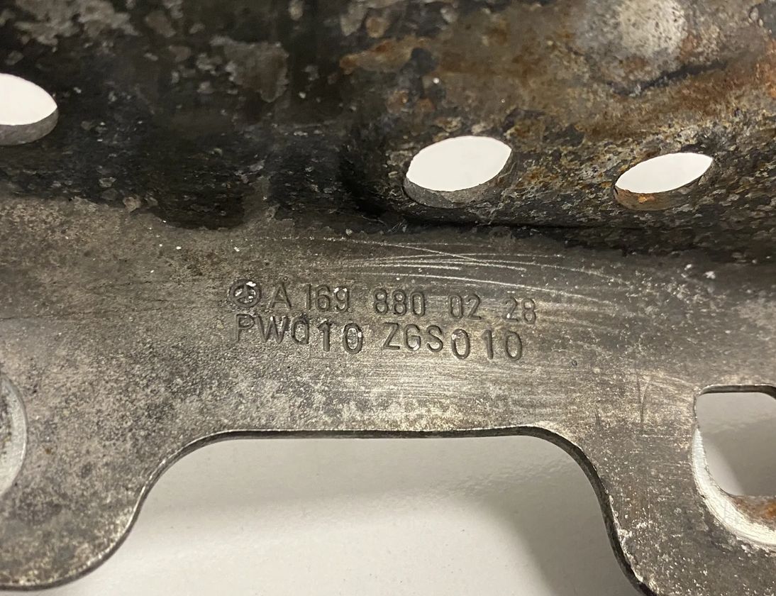 MERCEDES-BENZ A-Class W169 (2004-2012) Pravý predný kapotový pant A1698800228 22062897