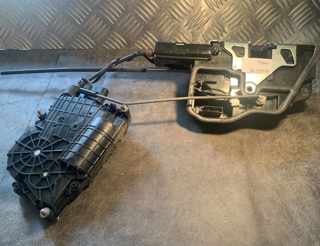 BMW 7 Series F01/F02 (2008-2015) Rear Left Door Lock 7185687 13783883