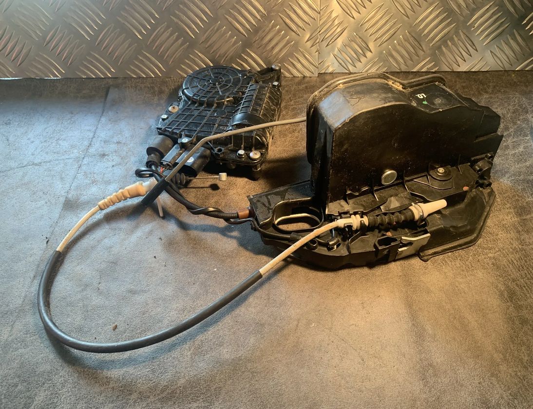 BMW 7 Series F01/F02 (2008-2015) Rear Left Door Lock 7185687 13783883