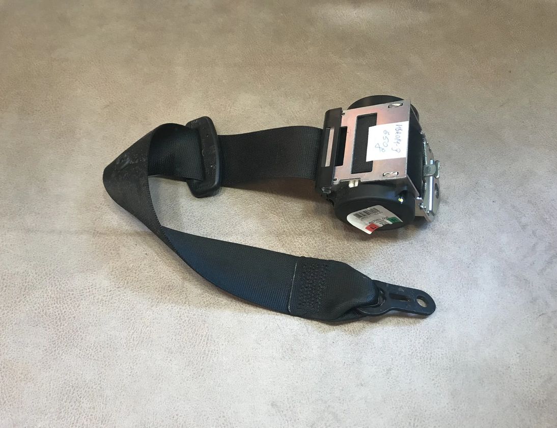 BMW 3 Series E90/E91/E92/E93 (2004-2013) Pravý zadný bezpečnostný pás 607051100 14059327