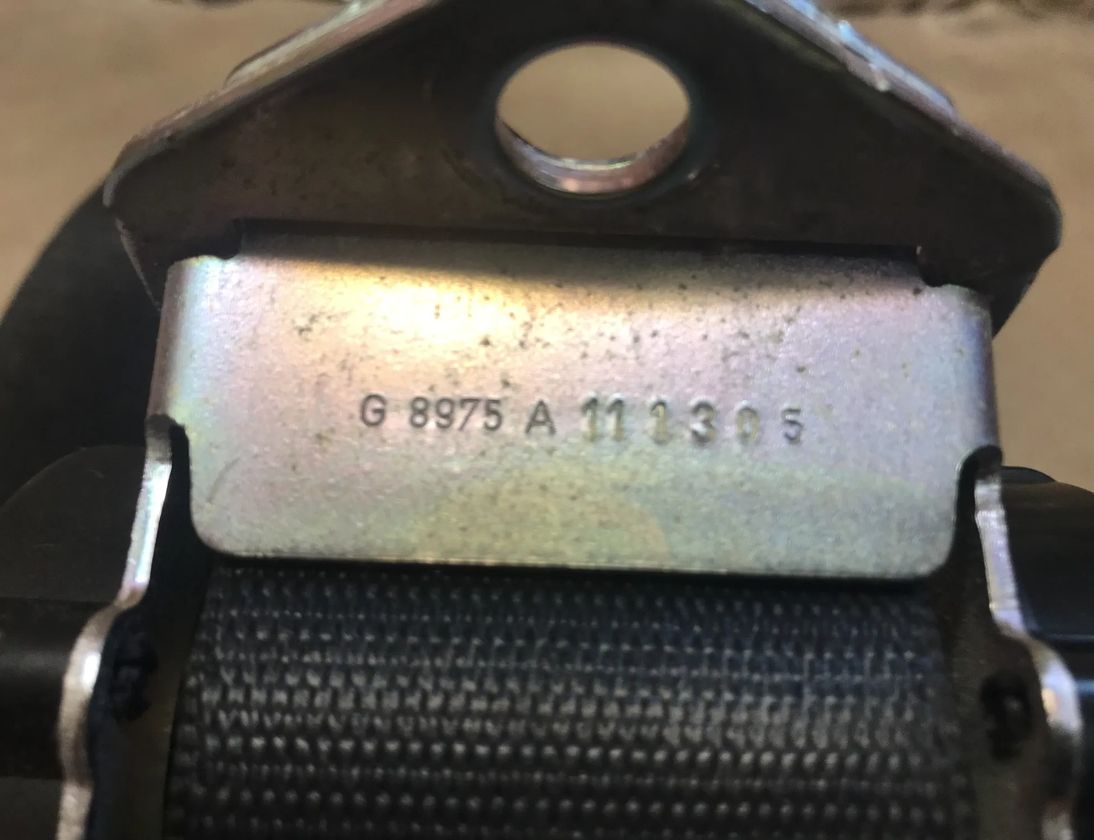 BMW 3 Series E90/E91/E92/E93 (2004-2013) Pravý zadný bezpečnostný pás 607051100 14059327