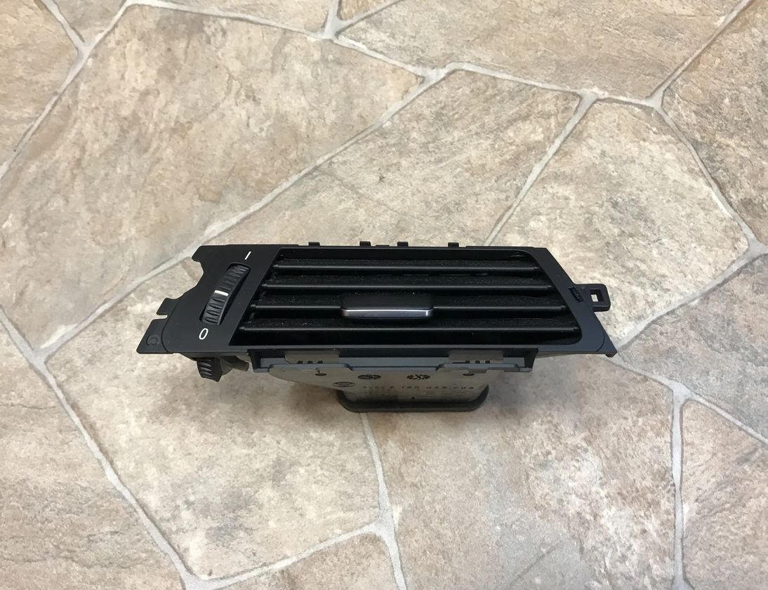 BMW 3 Series E90/E91/E92/E93 (2004-2013) Otvory na vetranie na prístrojovej doske 9130465 17839927