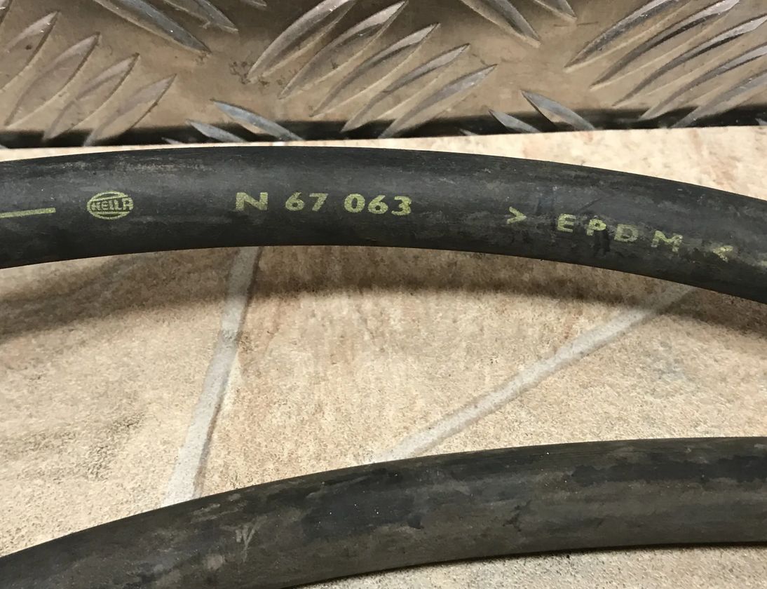 MERCEDES-BENZ SLK-Class R171 (2004-2011) Hadica/rúrka ostrekovača svetlometov N67063 23017302