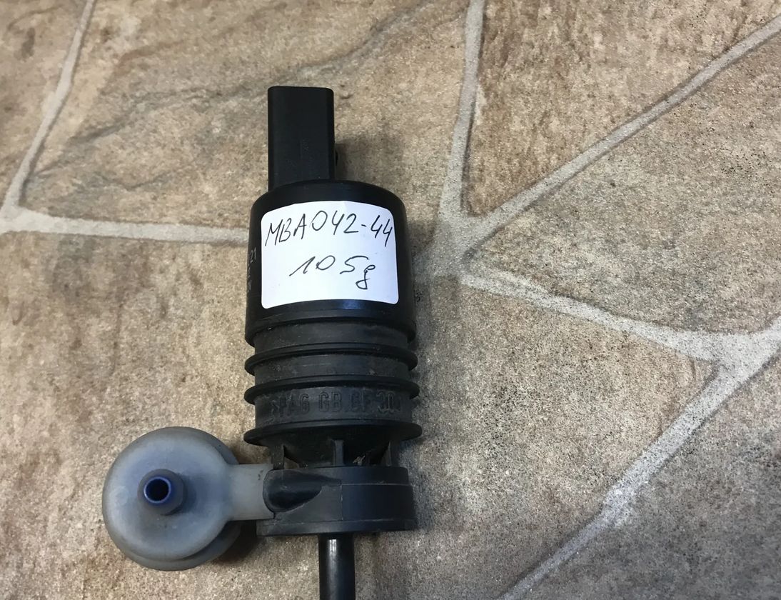 MERCEDES-BENZ C-Class W204/S204/C204 (2004-2015) Motor nádrže na umývanie 2048660221 23899682