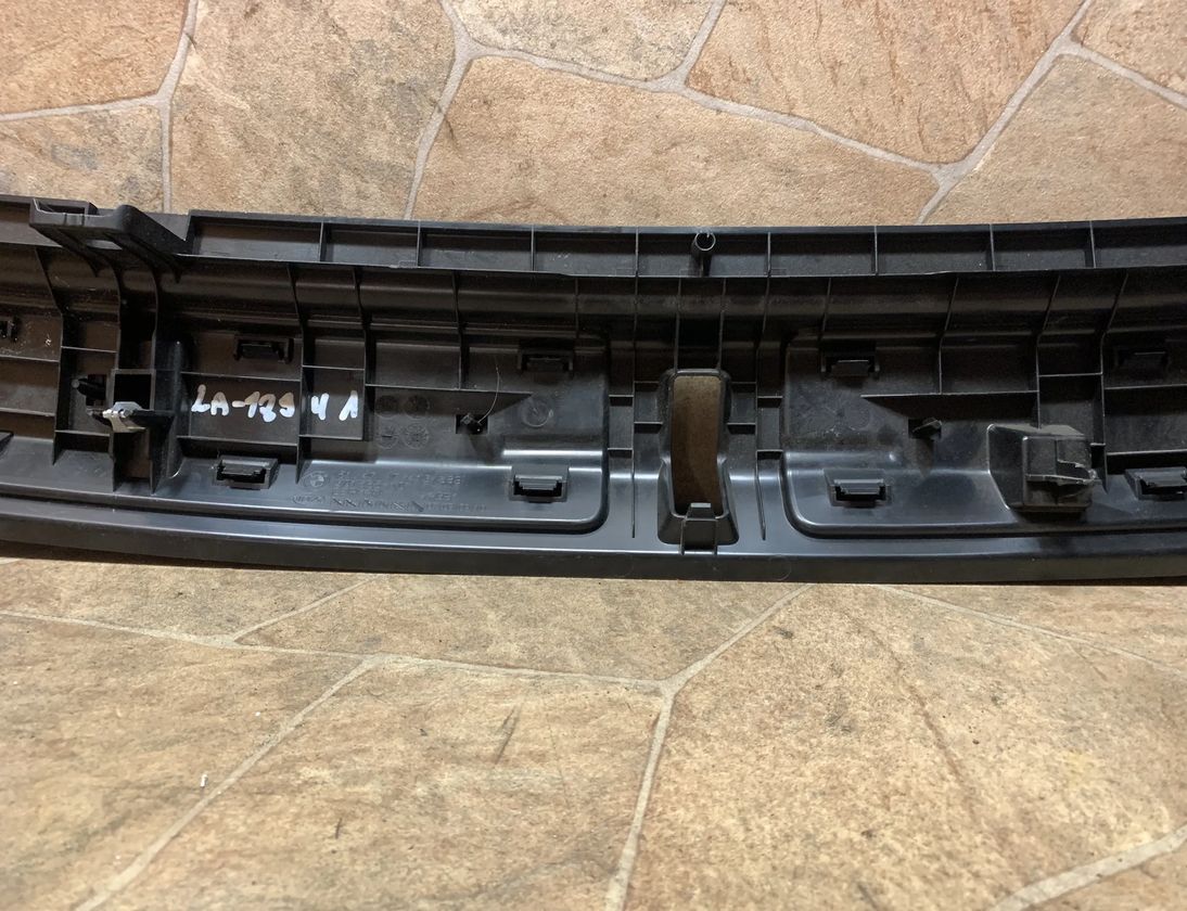 BMW X1 F48/F49 (2015-2023) Ozdobné lemovanie zámky kufra 7413689 29529215