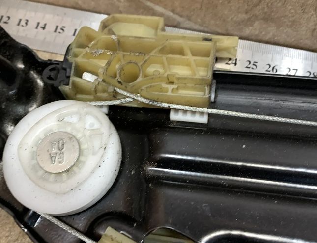 BMW 5 Series F10/F11 (2009-2017) Regulátor okna ľavých predných dverí 7182112 30090860