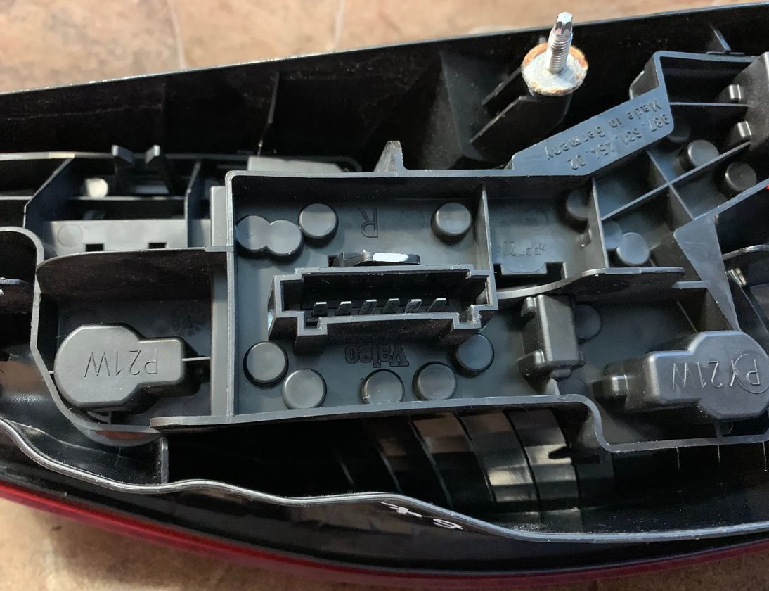 PORSCHE Boxster 987 (2004-2012) Pravé zadné svetlo 98763142403 31994423