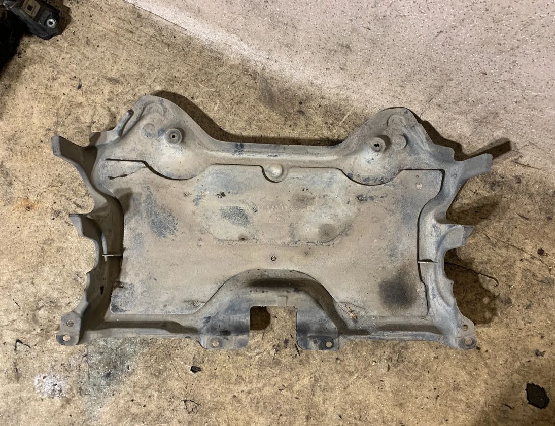 MERCEDES-BENZ CLS-Class C218/X218 (2011-2017) Защита двигателя A2125201323 32999060