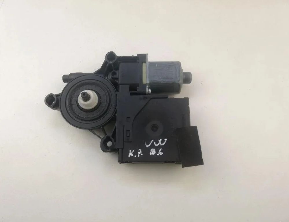 VOLKSWAGEN Passat B7 (2010-2015) Motor regulátora okna ľavých predných dverí 3C1837461L,KL3249 31907369