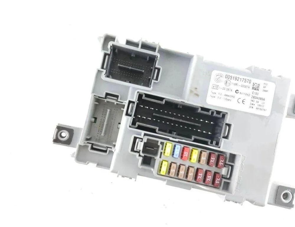 OPEL Combo D (2011-2020) Fuse box 00519217570,116RI000674 31927600