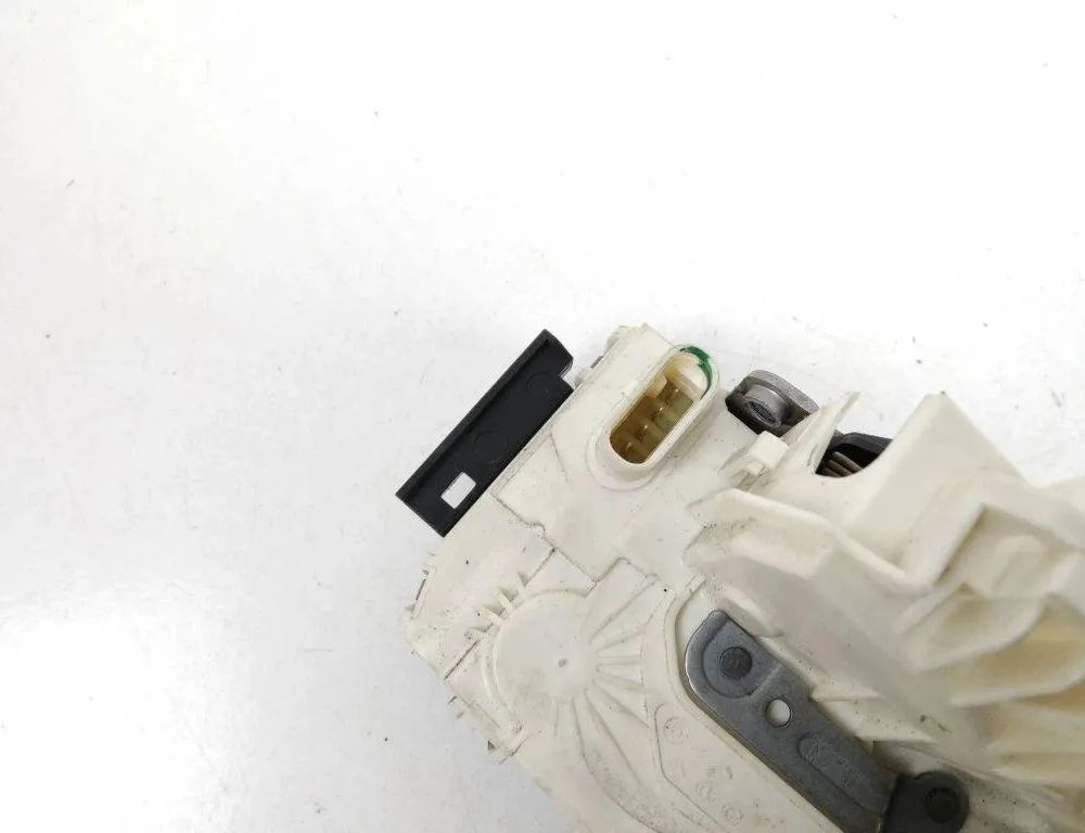 MERCEDES-BENZ C-Class W204/S204/C204 (2004-2015) Замок двери передний правый A2047201835 31931376