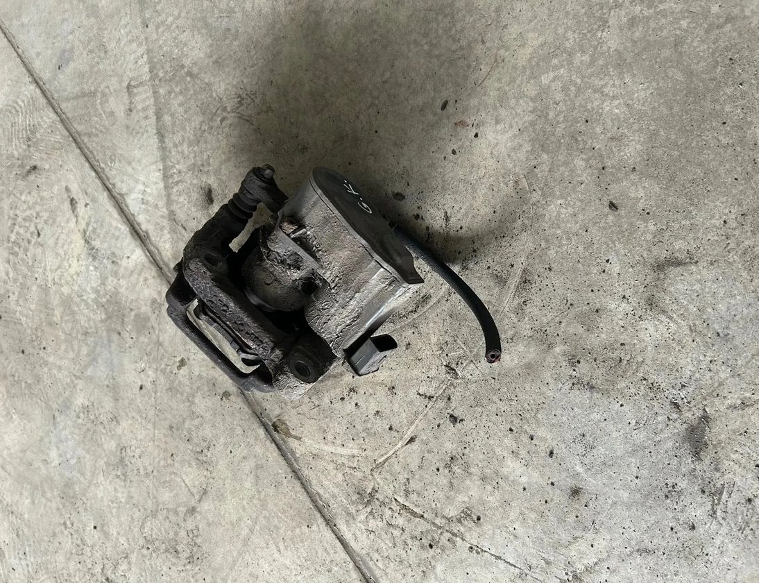 CITROËN C4 Picasso 1 generation (2006-2013) Ľavý zadný brzdový strmeň AE777006 28570944