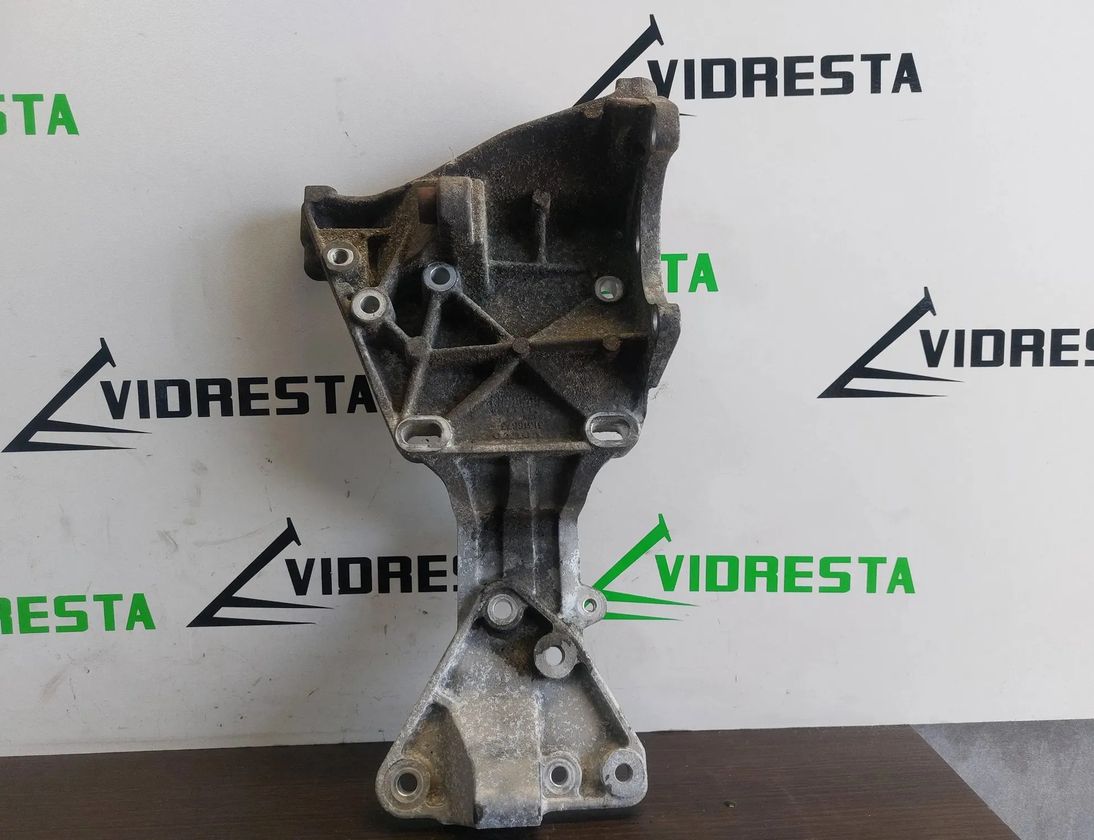 VOLVO V60 1 generation (2010-2020) Alternator bracket 31316673 28580577