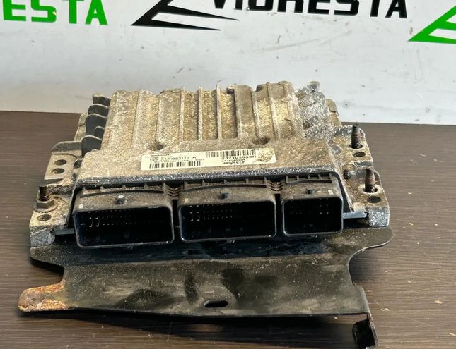 RENAULT Scenic 3 generation (2009-2015) Riadiaca jednotka motora 237104832R 28582182