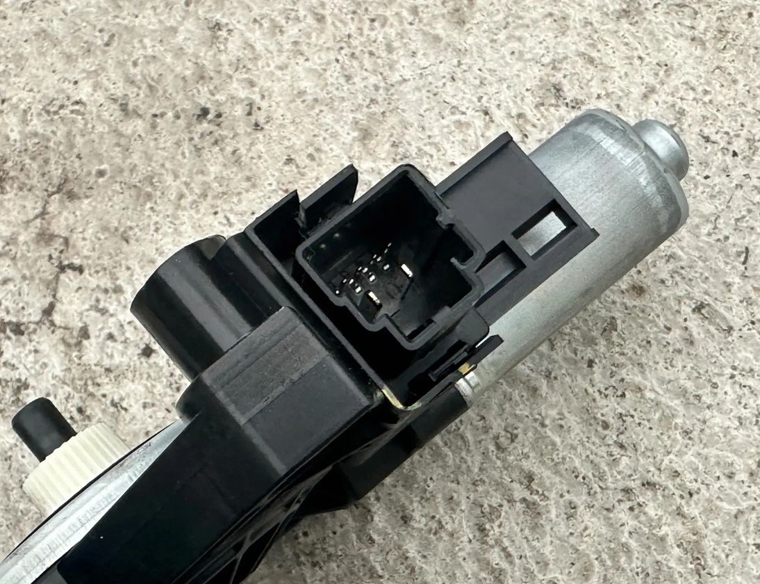 VOLVO XC60 1 generation (2008-2017) Front Left Door Window Regulator Motor 966268103,WR12718 28582629