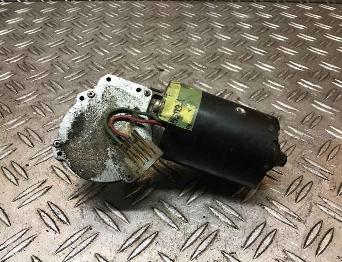 VOLKSWAGEN Passat B3 (1988-1993) Моторчик передних стеклоочистителей 403326,357955113A 21170975