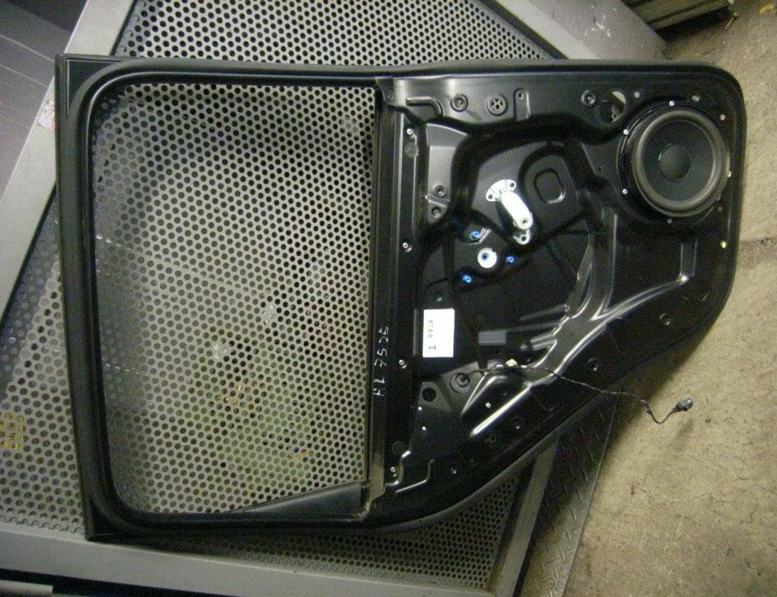 VOLKSWAGEN Touareg 1 generation (2002-2010) Rear left door window lifter 7L6839729,7L6971694B 21177315