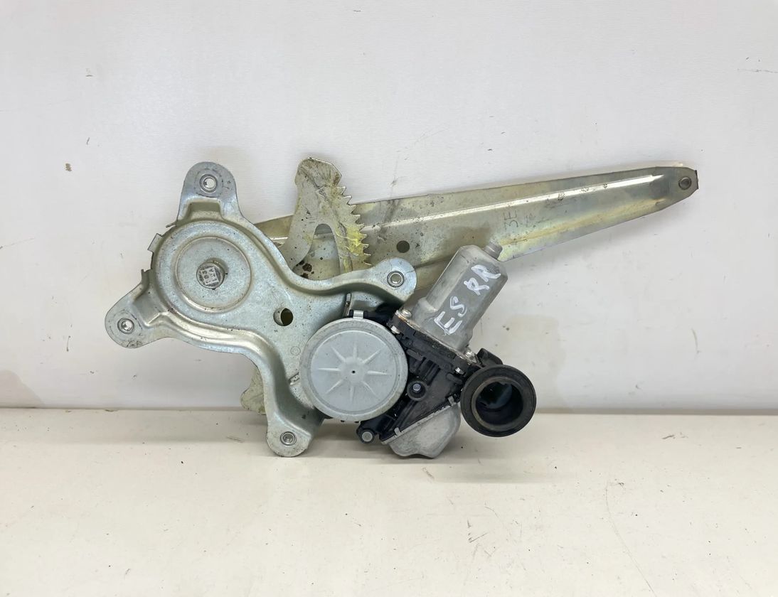 LEXUS ES 6 generation (2012-2018) Стеклоподъемник задней правой двери 85720-33270 26251097