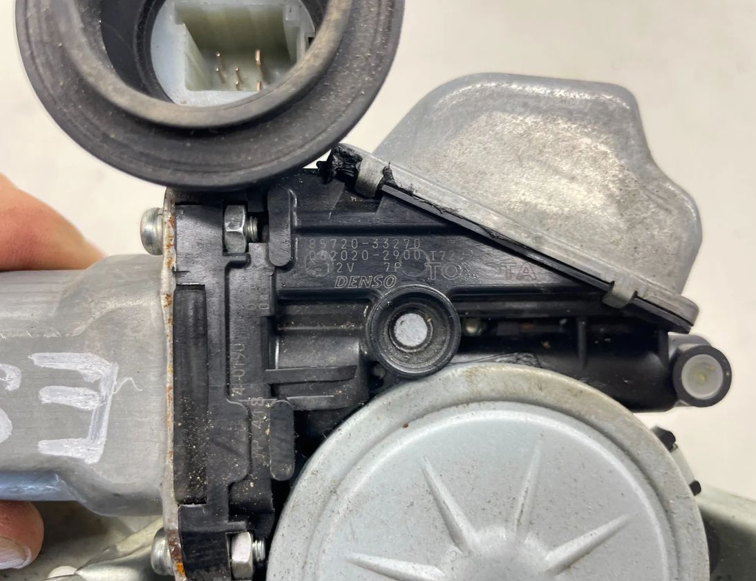 LEXUS ES 6 generation (2012-2018) Стеклоподъемник задней правой двери 85720-33270 26251097