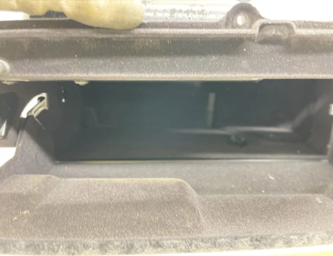 BMW 5 Series F10/F11 (2009-2017) Rukavice Box 9173907 31210725