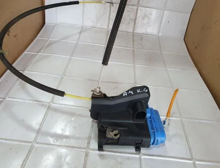 AUDI A4 B5/8D (1994-2001) Zámok ľavých zadných dverí 4A0839015H 21032528