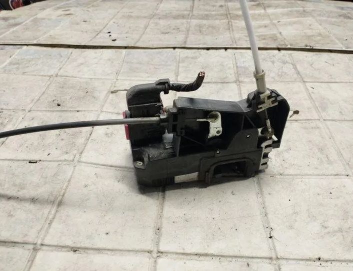 OPEL Zafira A (1999-2003) Ľavý predný zámok dverí 24444015 21033413