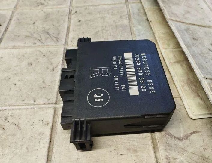 MERCEDES-BENZ C-Class W203/S203/CL203 (2000-2008) Блок управления дверей задние правые 2038206626,351391 21039365