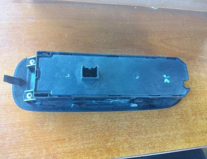 FORD Galaxy 2 generation (2006-2015) Ovládač okna pravých zadných dverí 21046400