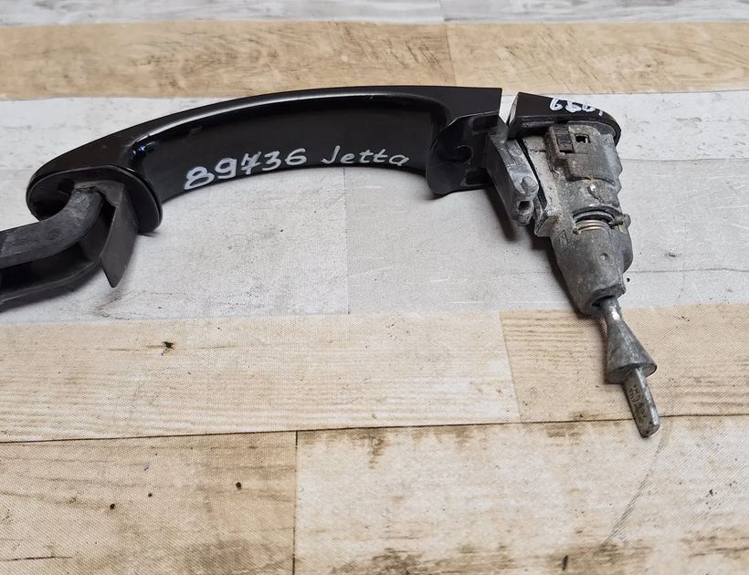 VOLKSWAGEN Jetta 3 generation (1992-1998) Наружная ручка передней левой двери 1K5837205 30250402