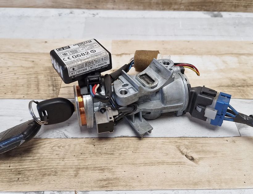 MITSUBISHI Space Wagon 3 generation (1998-2004) Замок зажигания 337860,MR587312,X1T14073M 30429412