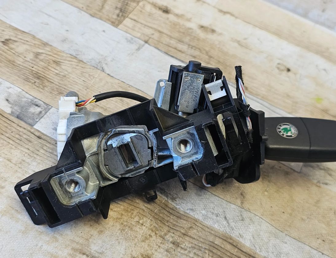 SKODA Superb 2 generation (2008-2015) Zámok zapalovania 1K0905851B 30978921