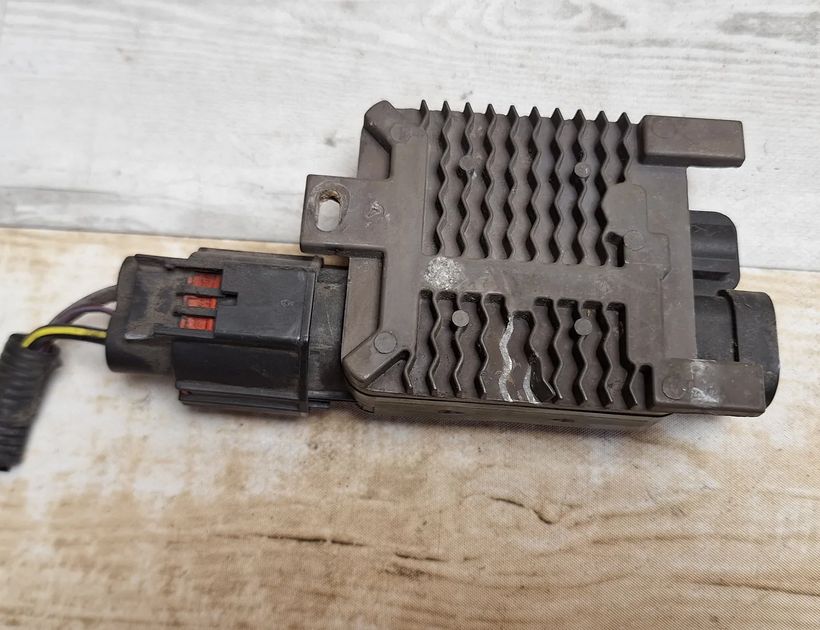 VOLVO V40 2 generation (2012-2020) Relé ventilátora chladiacej kvapaliny 940009301 32000900