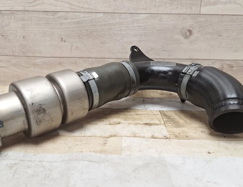 VOLVO V40 2 generation (2012-2020) Intercooler hadica AV616C750AE 33088711