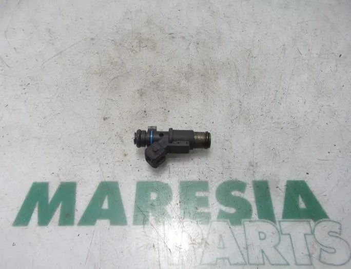 PEUGEOT 206 1 generation (1998-2009) Palivový vstrekovač 01F002A,1984E0,1984C3 26966645