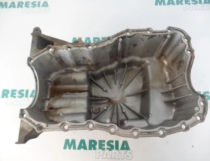 RENAULT Megane 1 generation (1995-2003) Oil Pan 7700108925,7700108059,8201719715,7711120025,8200404442,8200125660,7700108299 26968041