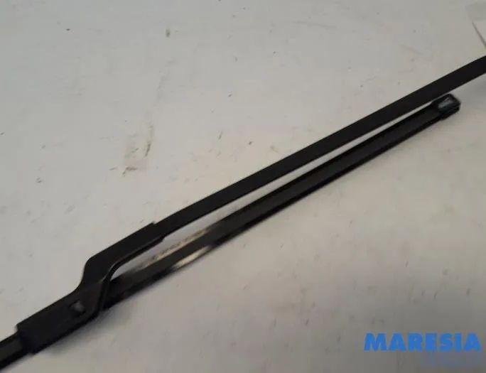 PEUGEOT 3008 1 generation (2010-2016) Стеклоочистители спереди 6429GG,642386,392125759R 27522793