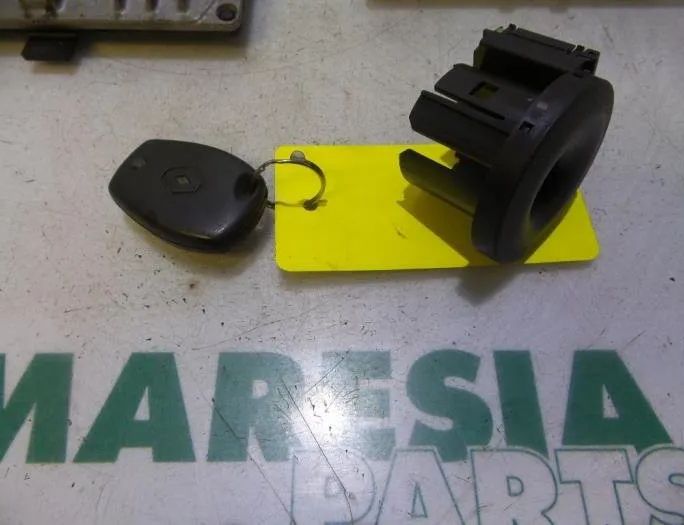 RENAULT Clio 3 generation (2005-2012) Riadiaca jednotka motora 8200399038,8200513163,7711497049,7711497216 27656624