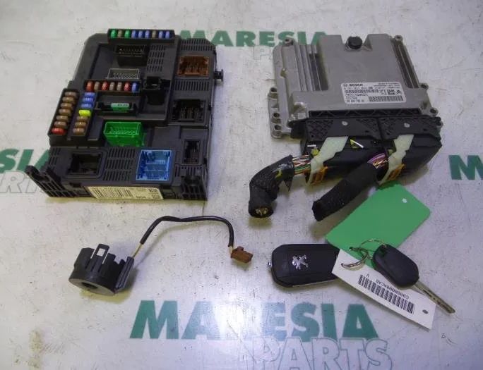 PEUGEOT 308 T9 (2013-2021) Riadiaca jednotka motora 0281031043,9809478580,9806460480,1614103080,1610807880 27657908