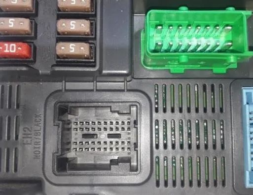 PEUGEOT 2008 1 generation (2013-2020) Engine Control Unit ECU 9810336180,9800915880,9663123380,9807532080,9674001080,1611785780,1612524080,6160C1,1608504380 27658299