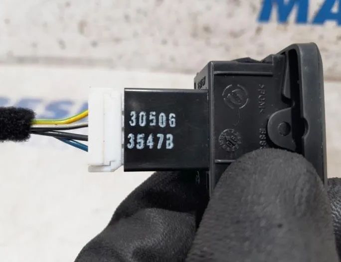 FIAT 500 2 generation (2008-2024) Кнопка стеклоподъемника передней левой двери 30506,735450601,3547B,0735450601,305063547B 27751640