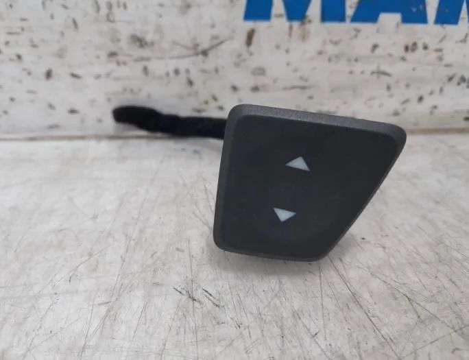FIAT 500 2 generation (2008-2024) Кнопка стеклоподъемника передней левой двери 30506,735450601,3547B,0735450601,305063547B 27751640