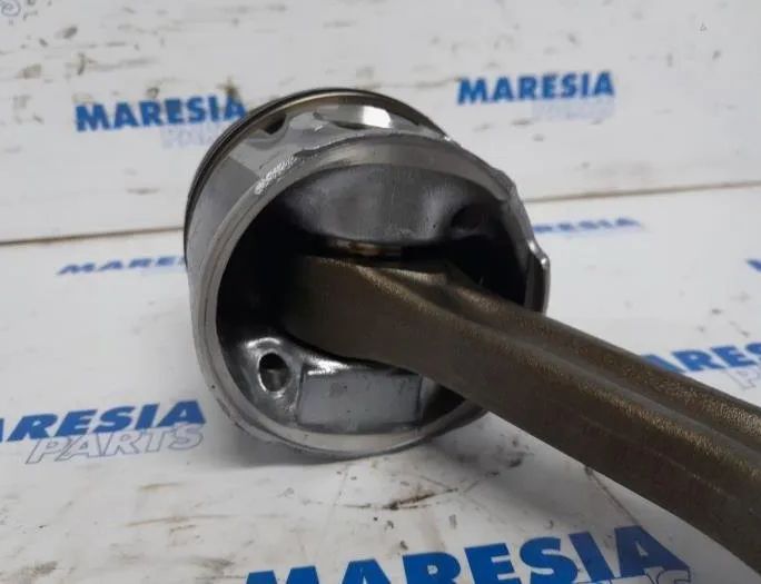 PEUGEOT 2008 1 generation (2013-2020) Другие кузовные детали 1607373680,0603C0,0606Z3,1607373780,060764,063031 27752741