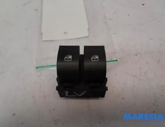 FIAT Punto 3 generation (2005-2020) Vypínač ľavého okna predných dverí 735500050,011650 27761062