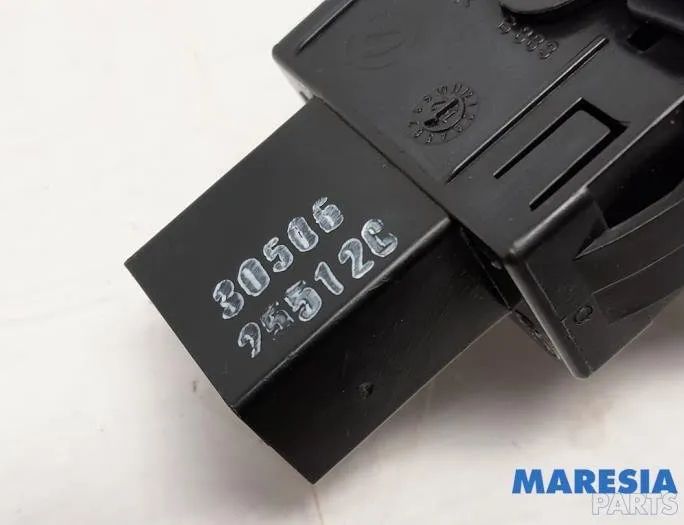 FIAT 500 2 generation (2008-2024) Vypínač ľavého okna predných dverí 735450601,00735450601 27761279