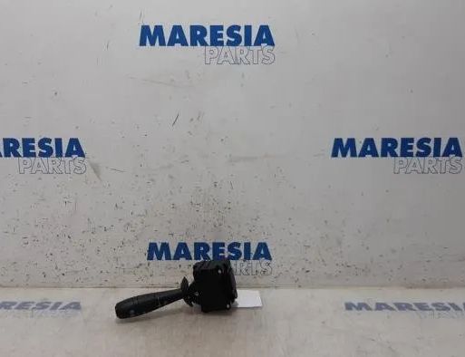 RENAULT Clio 4 generation (2012-2020) Управление стеклоочистителями E10670313,255071100R 27764889